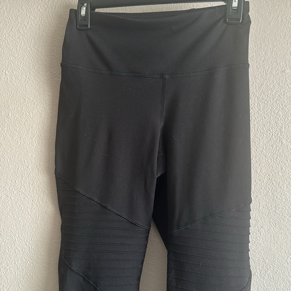 Old Navy elevate leggings - Picture 2 of 9